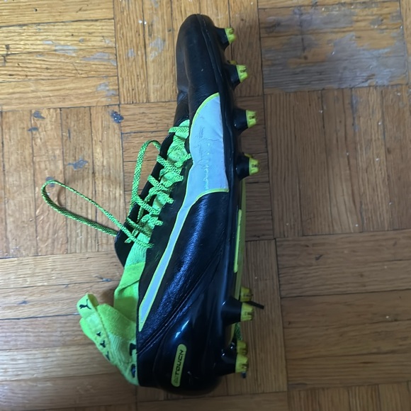 Soccer cleats - Picture 3 of 3